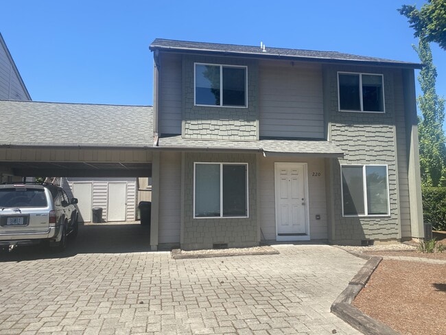 240 Warren St S in Monmouth, OR - Building Photo - Building Photo