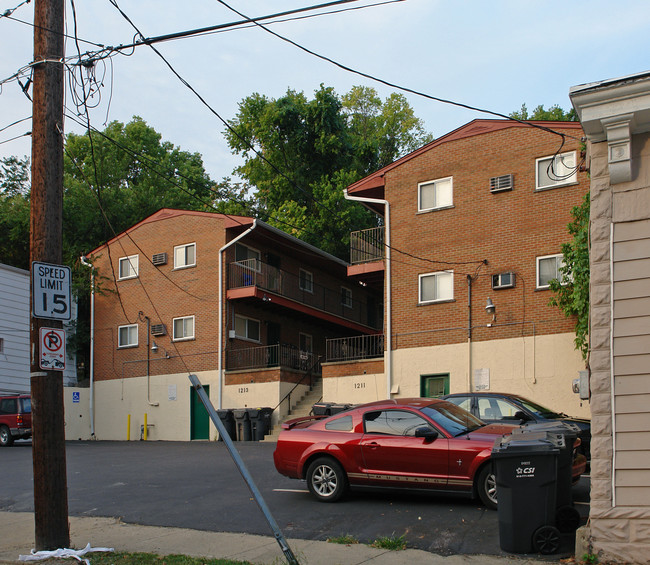 1211-1213 Hermes Ave in Covington, KY - Foto de edificio - Building Photo