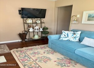 5B Graystone Pl in Manchester Township, NJ - Building Photo - Building Photo