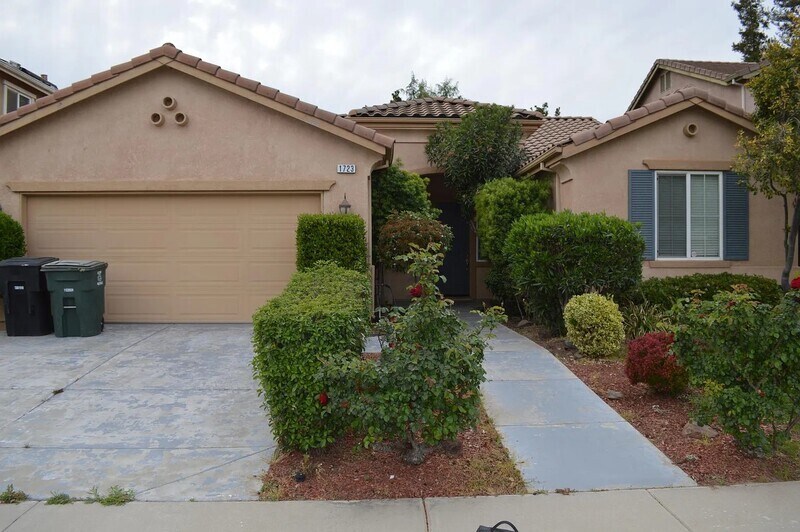 1723 Sun Valley Ave in Livingston, CA - Building Photo