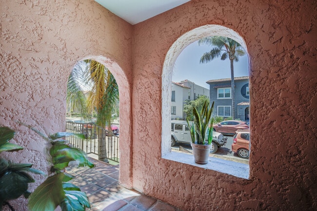 412 N Curson Ave, Unit 412.12