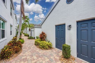 5963 Sand Wedge Ln in Naples, FL - Foto de edificio - Building Photo