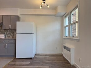 43-19 43rd St, Unit 2FL in Queens, NY - Building Photo - Building Photo