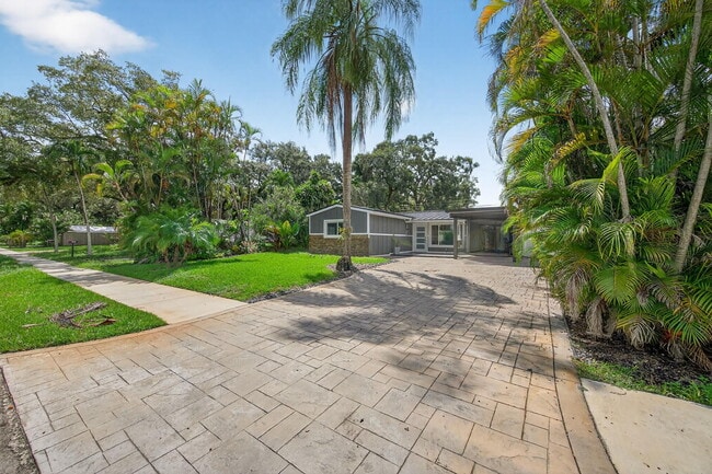 6640 Douglas St in Hollywood, FL - Building Photo - Building Photo