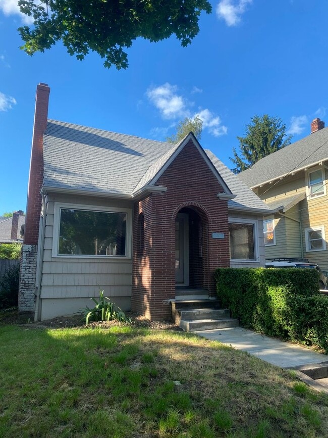 5209 SE Hawthorne Blvd in Portland, OR - Building Photo - Building Photo