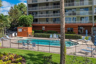 Lake Virginia Condominiums in Winter Park, FL - Building Photo - Building Photo