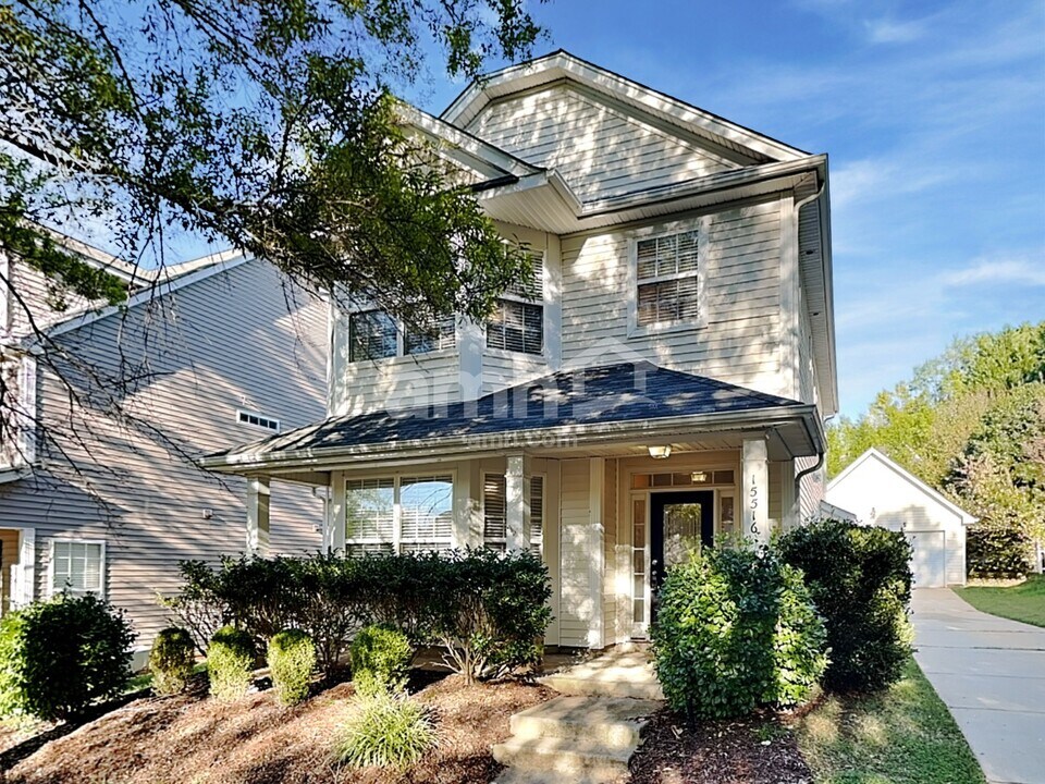 15516 Crossing Gate Dr in Cornelius, NC - Foto de edificio