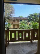 2440 NW 39th Wy in Lauderdale Lakes, FL - Building Photo