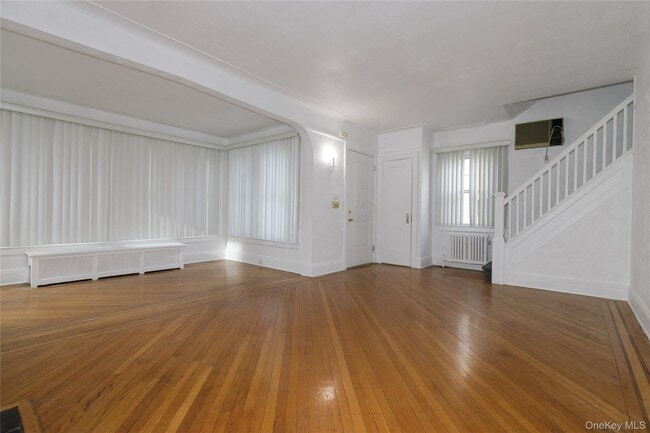 4623 Arcadia Ln in Great Neck, NY - Foto de edificio - Building Photo