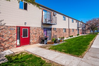 Mesa Adobe in Green Bay, WI - Foto de edificio - Building Photo