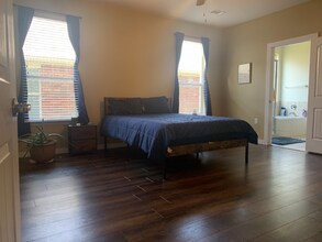 5900 Zachary Scott St in Austin, TX - Building Photo - Building Photo