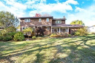 8178 Old Sunridge Dr in Manlius, NY - Building Photo - Building Photo