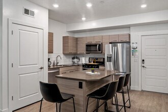 380 S 400 E in Salt Lake City, UT - Building Photo - Building Photo