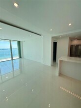 800 Claughton Island Dr in Miami, FL - Building Photo - Building Photo