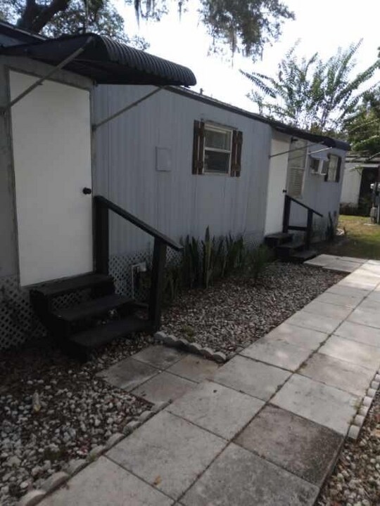 15101 N 15th St in Lutz, FL - Building Photo