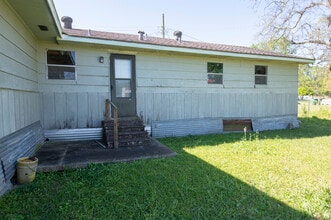 407 Nugier Ave in Abbeville, LA - Building Photo - Building Photo