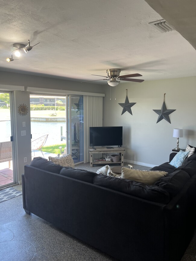 24 Oakwood Dr N in Englewood, FL - Building Photo - Building Photo