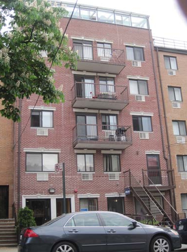 75-52 113th St in Forest Hills, NY - Building Photo