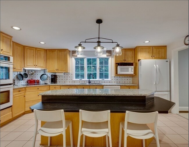 96 Page Rd Apartments and Nearby Lincoln Apartments For Rent Lincoln, MA