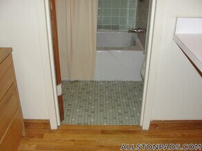 1110 Commonwealth Ave in Boston, MA - Foto de edificio - Building Photo