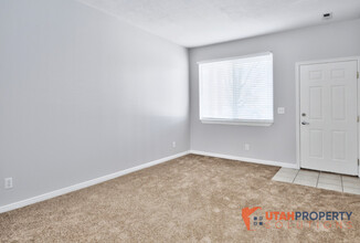 6729 Pine Landing Way in West Jordan, UT - Building Photo - Building Photo