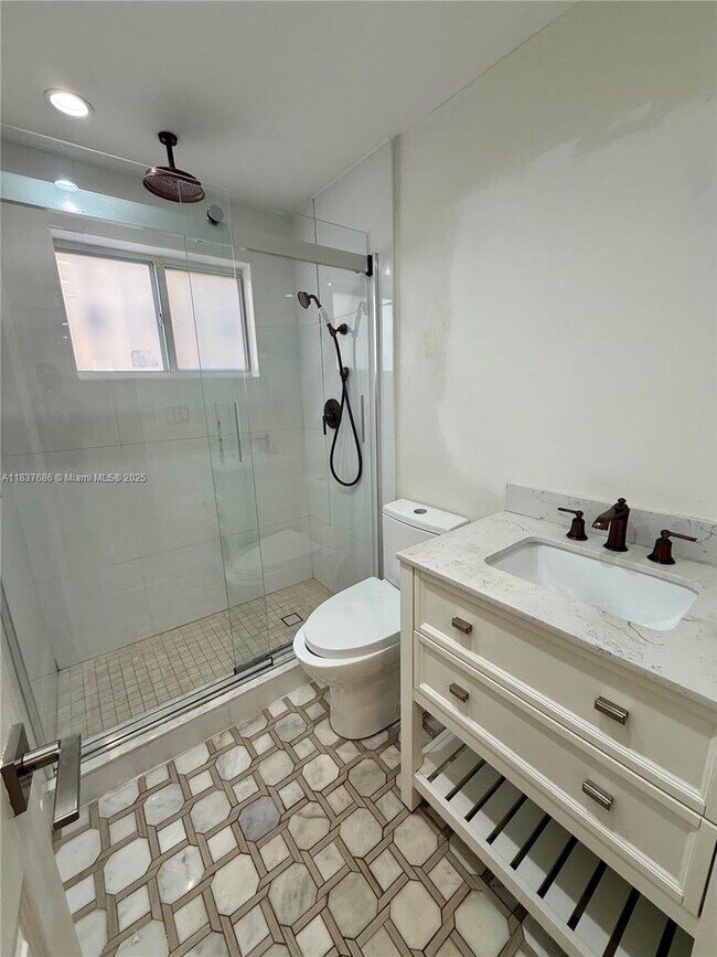 10351 NW 127th St in Hialeah Gardens, FL - Building Photo - Building Photo