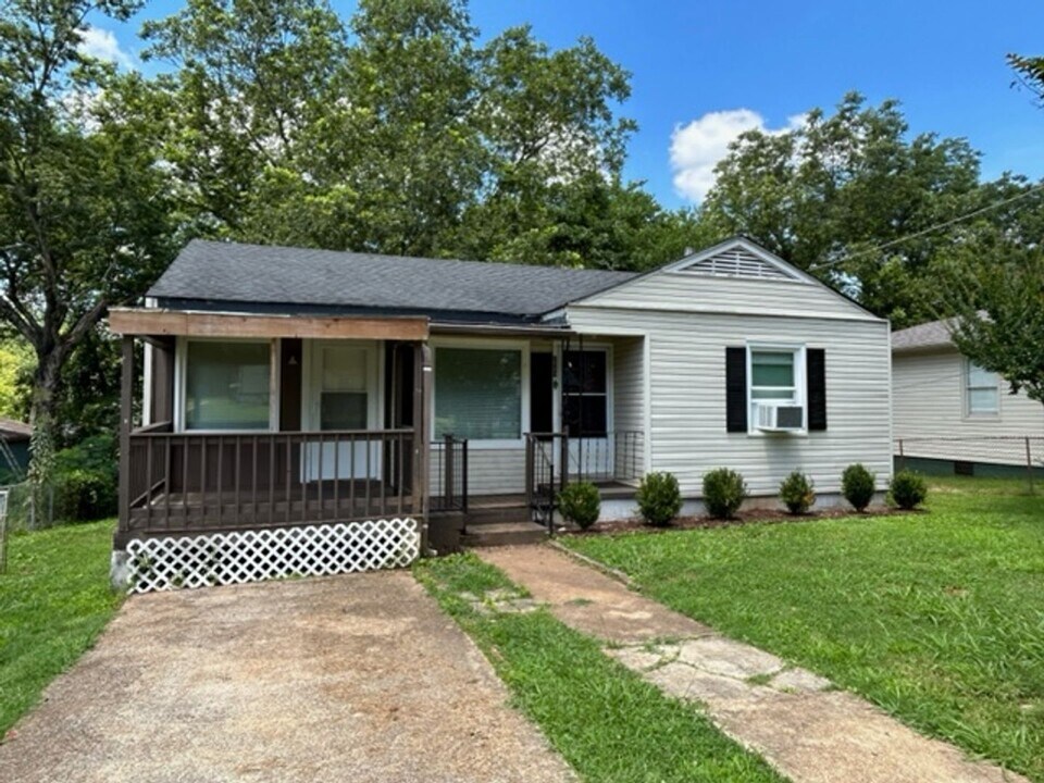 221 Richmond Dr NW in Huntsville, AL - Building Photo