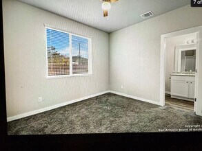 21515 Sir Walter Ln in San Antonio, TX - Building Photo - Building Photo