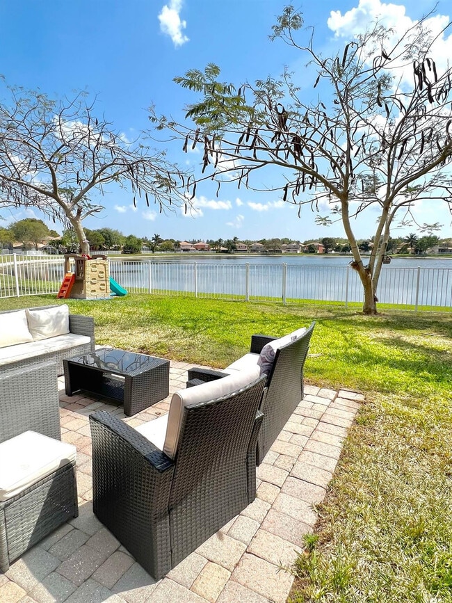 3350 Turtle Cove in West Palm Beach, FL - Building Photo - Building Photo