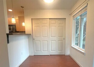 2621 S 272nd St, Unit 2 in Kent, WA - Foto de edificio - Building Photo