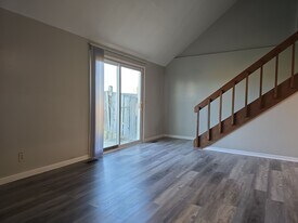 22118 Maple Ct in Woodburn, IN - Building Photo