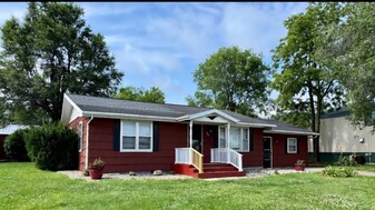 707 W Elizabeth St in Kirksville, MO - Building Photo