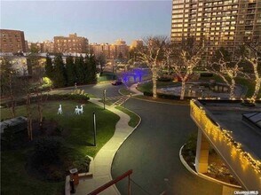 1 Bay Club Dr in Queens, NY - Building Photo - Building Photo