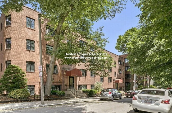 69 Strathmore Rd, Unit 2