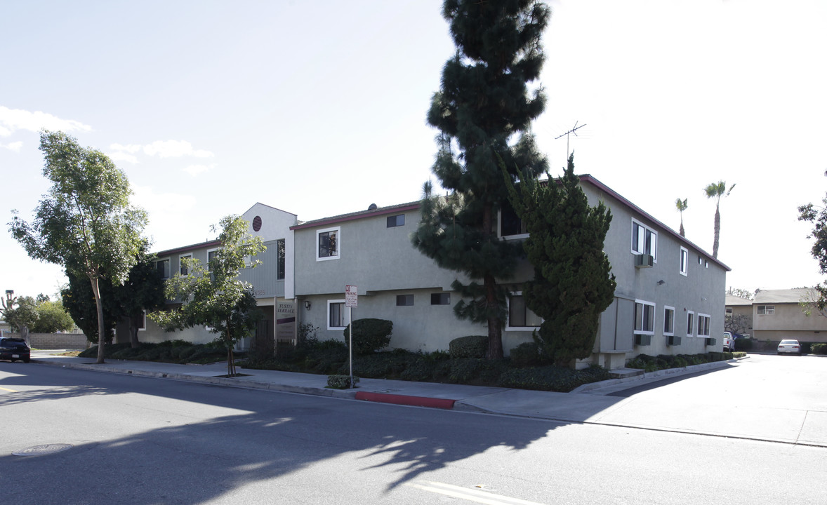 Tustin Terrace Apartments in Tustin, CA - Building Photo