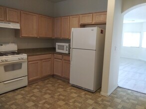 7215 Teypana Rd NW in Albuquerque, NM - Building Photo - Building Photo