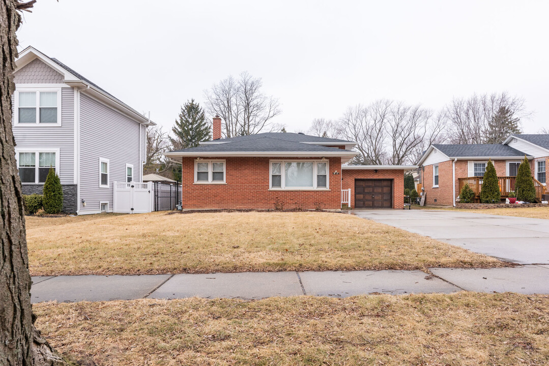 114 N Forest Ave in Palatine, IL - Building Photo