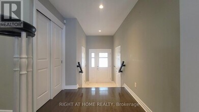 134 Mancini Way in Ottawa, ON - Building Photo - Building Photo