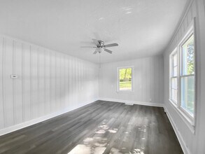 3341 S Sterling Ave in Independence, MO - Building Photo - Building Photo