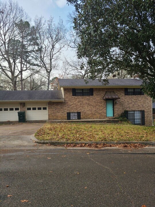 3810 Red Oak Dr in Nacogdoches, TX - Building Photo