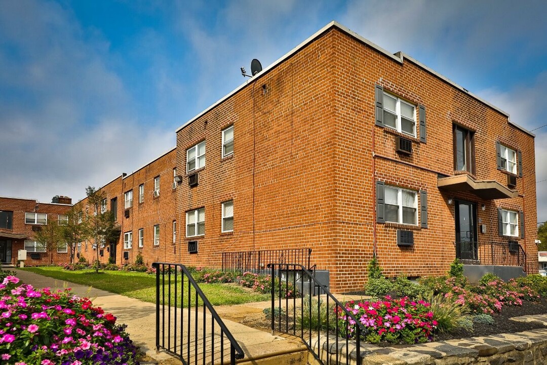 Longshore Apartments in Philadelphia, PA - Building Photo