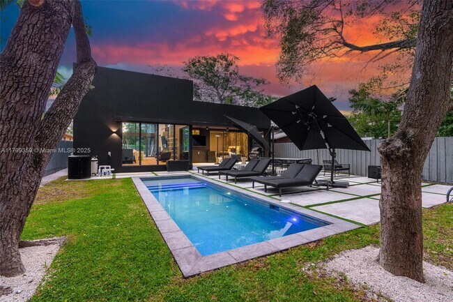 400 NW 49th St in Miami, FL - Building Photo - Building Photo