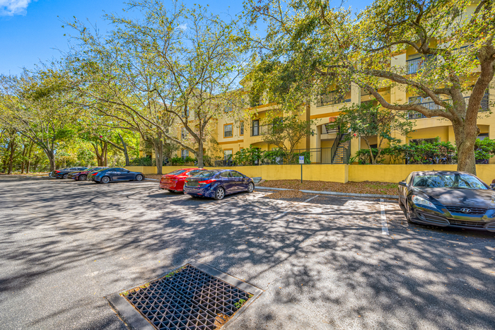 5612 Pinnacle Heights Cir in Tampa, FL - Building Photo
