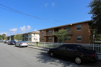 543 22nd St in West Palm Beach, FL - Building Photo - Building Photo