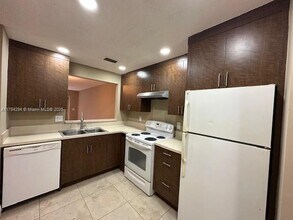 2511 NW 56th Ave in Lauderhill, FL - Building Photo - Building Photo