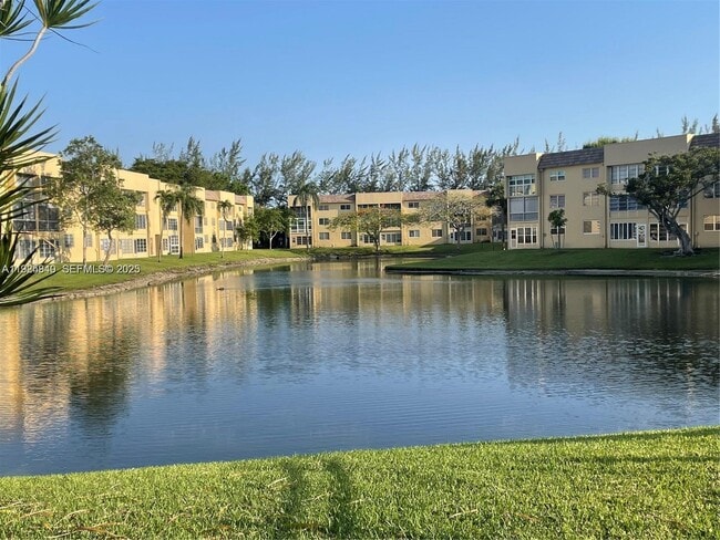 5961 NW 61st Ave in Tamarac, FL - Building Photo - Building Photo