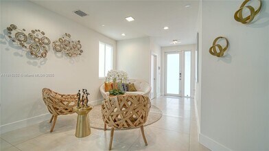 10360 NW 68th Terrace in Doral, FL - Building Photo - Building Photo