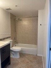 2630 SW 28th St, Unit 29 in Miami, FL - Foto de edificio - Building Photo
