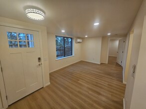 6311 NE 196th St in Kenmore, WA - Building Photo - Building Photo