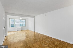 1727 Massachusetts Ave NW, Unit 811 in Washington, DC - Building Photo